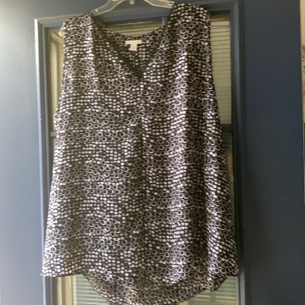 Black and white printed top. Size 26/28W